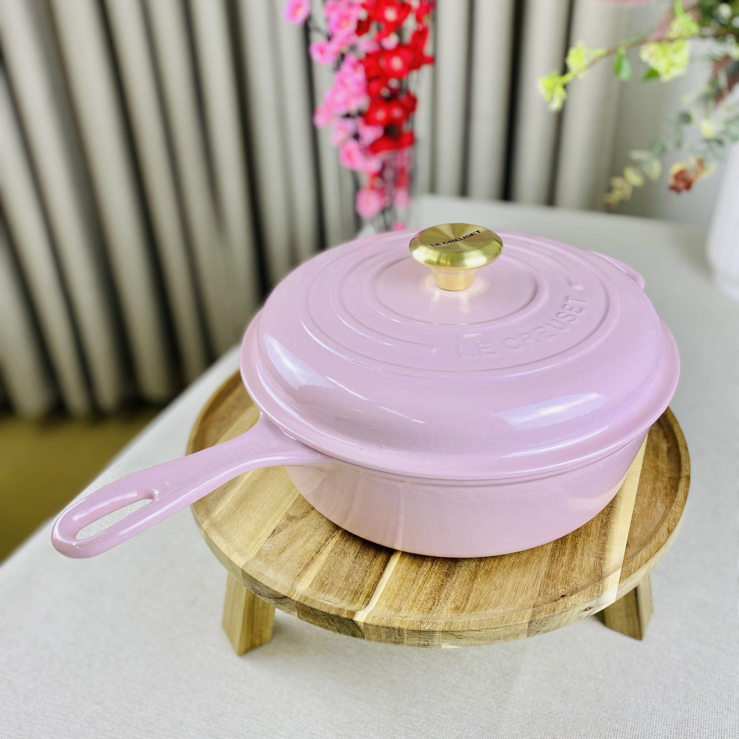 Le Creuset 26cm Cassadou Cast Iron Chiffon Pink (Gold knob)