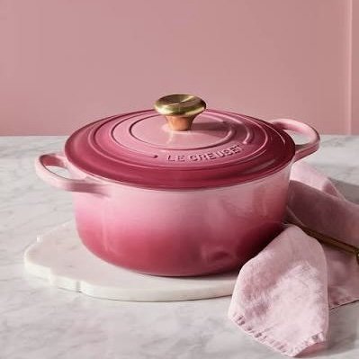 Le Creuset 24cm Round Casserole Signature Cast Iron Berry (Copper knob)