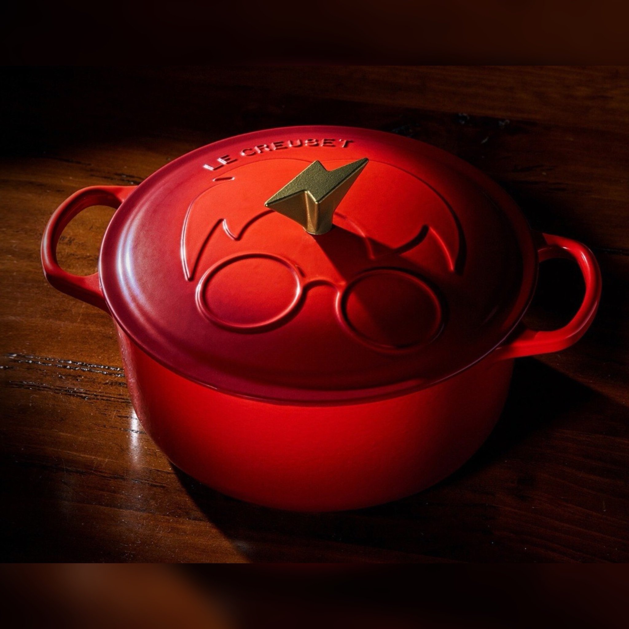 Le Creuset 26cm Round Casserole Signature Cast Iron Cerise (LIMITED EDITION Harry Potter)