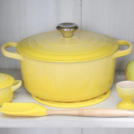 Le Creuset 26cm Round Casserole Signature Cast Iron Soleil